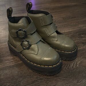 New Dr. Martens Women's Devon Flower Buckle Leather Platform Olive size US 5